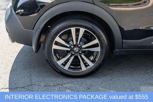 Super Black 2018 Nissan Kicks SR