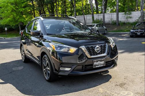 Super Black 2018 Nissan Kicks SR