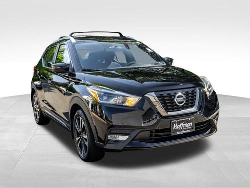 Super Black 2018 Nissan Kicks SR