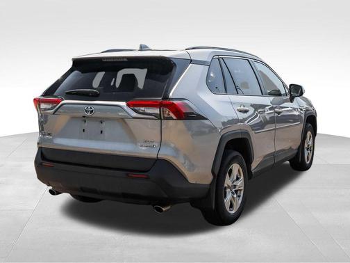 Silver Sky Metallic 2021 Toyota RAV4 Hybrid XLE