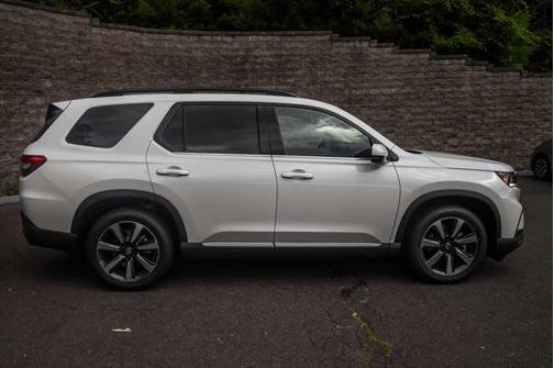 2025 Honda Pilot Touring 8-Passenger