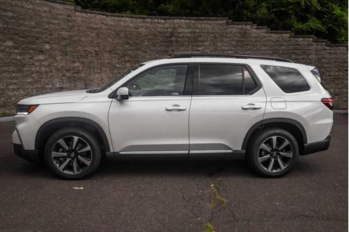 2025 Honda Pilot Touring 8-Passenger
