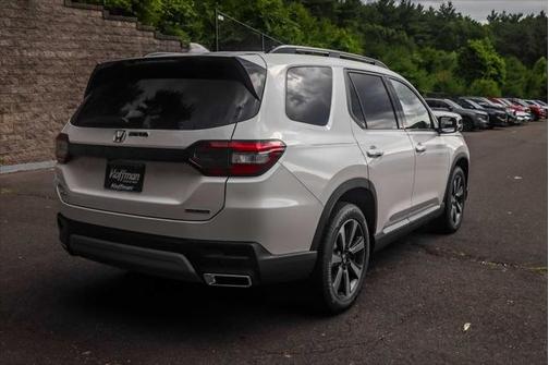 2025 Honda Pilot Touring 8-Passenger