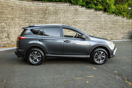 2017 Toyota RAV4 Hybrid XLE