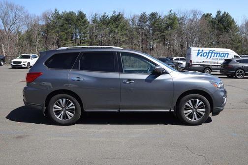 Gun Metallic 2017 Nissan Pathfinder SL