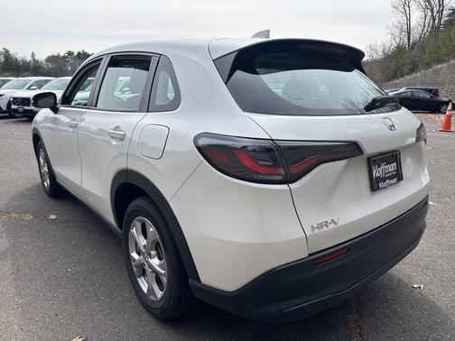 Platinum White Pearl 2025 Honda HR-V LX