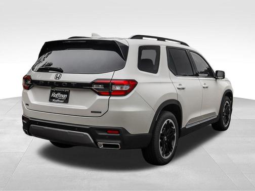Platinum White Pearl 2026 Honda Pilot Touring 8-Passenger