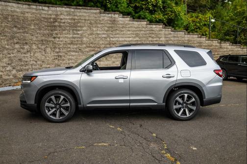2025 Honda Pilot Touring 8-Passenger