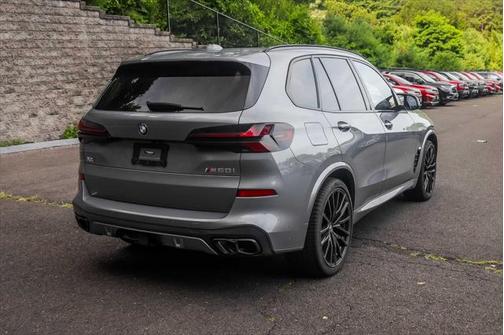 2024 BMW X5 M60i