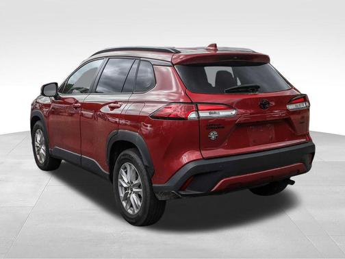 Barcelona Red Metallic 2022 Toyota Corolla Cross LE