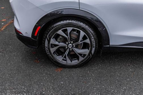 Space White Metallic 2021 Ford Mustang Mach-E Premium