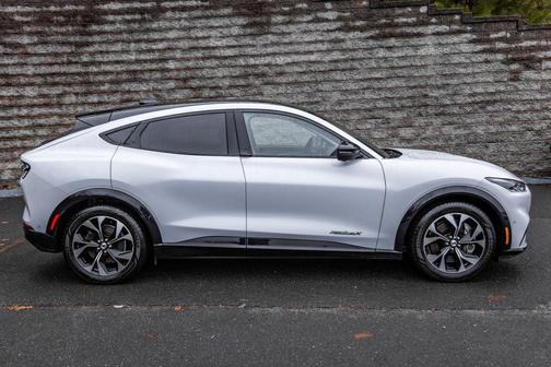 Space White Metallic 2021 Ford Mustang Mach-E Premium