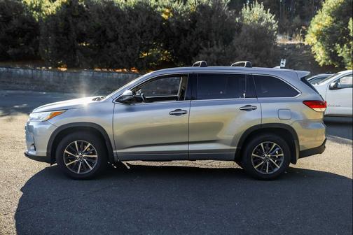 2017 Toyota Highlander SE