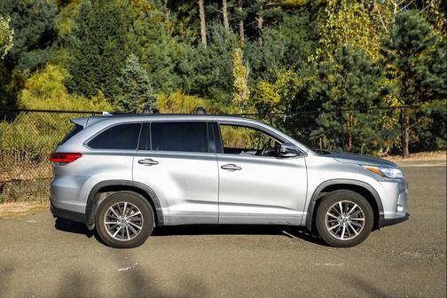 2017 Toyota Highlander SE