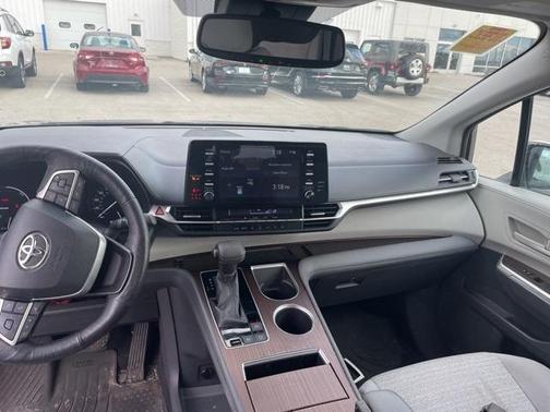 2021 Toyota Sienna LE