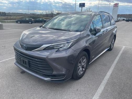 2021 Toyota Sienna LE