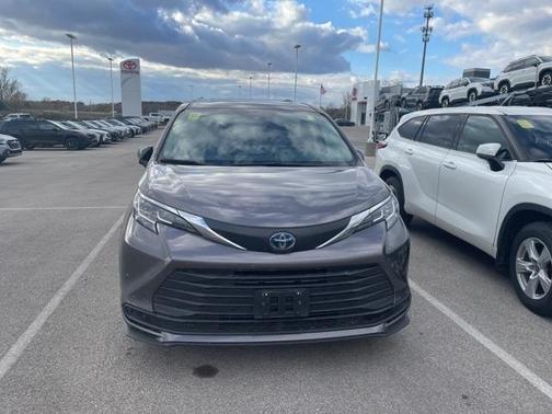 2021 Toyota Sienna LE