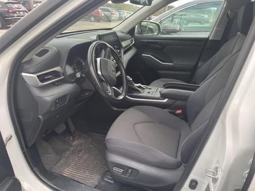 2021 Toyota Highlander LE