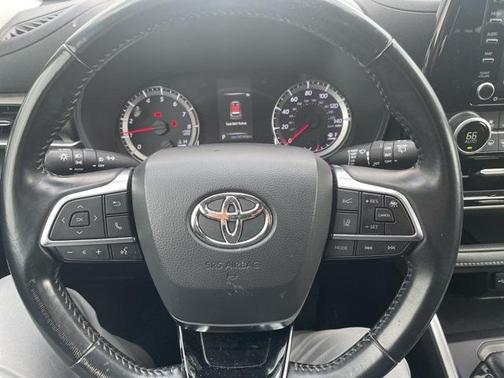 2021 Toyota Highlander LE
