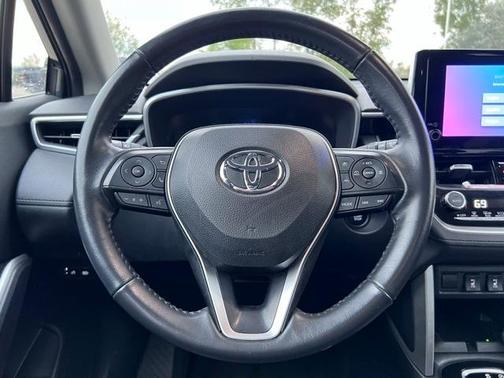 2024 Toyota Corolla Cross XLE