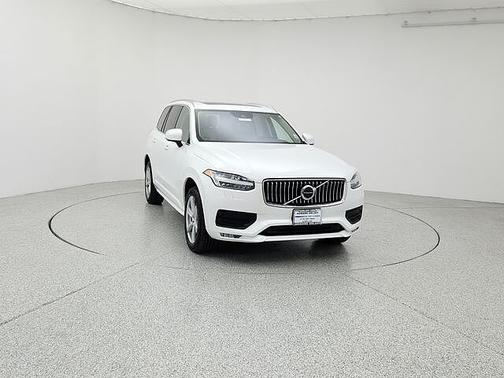 2022 Volvo XC90 T6 Momentum