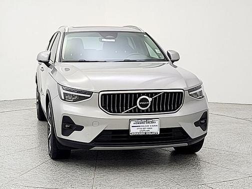 Silver Dawn 2023 Volvo XC40 Plus