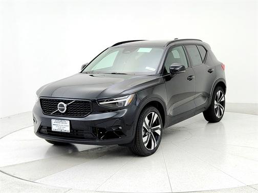 2025 Volvo XC40 B5 Ultra Dark Theme
