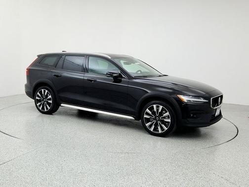 2024 Volvo V60 Cross Country Ultimate