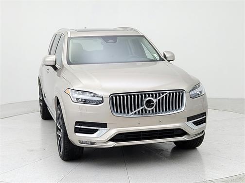 2025 Volvo XC90 B6 Plus 6-Seater
