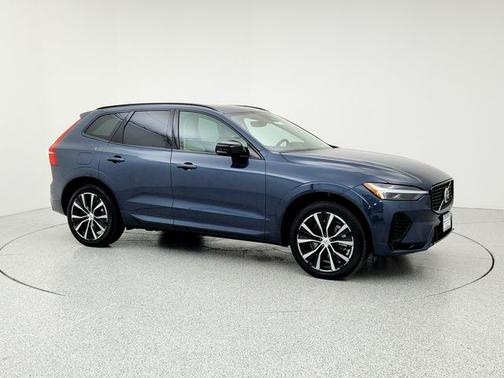 2023 Volvo XC60 Recharge Plug-In Hybrid T8 Plus Dark Theme