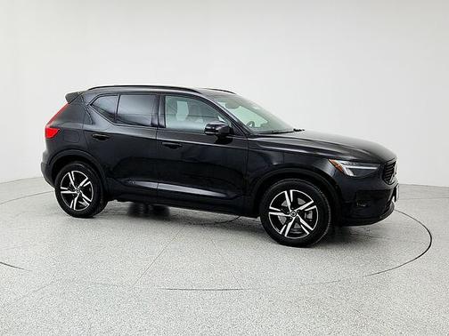 2023 Volvo XC40 Plus