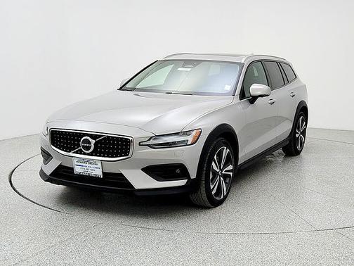2025 Volvo V60 Cross Country Plus