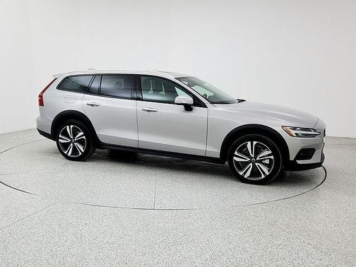 2025 Volvo V60 Cross Country Plus