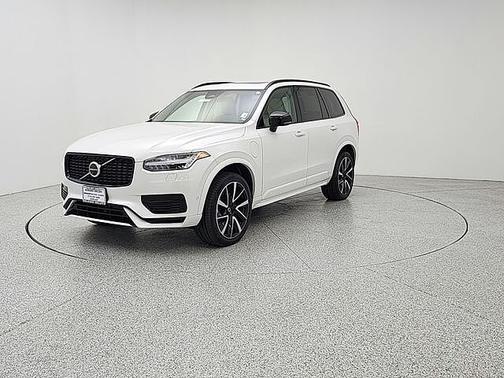 Crystal White 2023 Volvo XC90 Plus