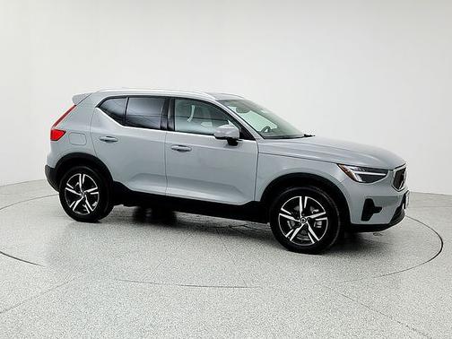 2025 Volvo XC40 Core