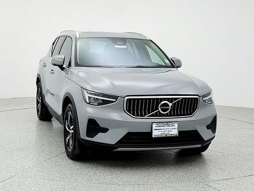2025 Volvo XC40 Core