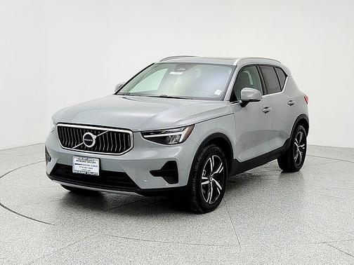 2025 Volvo XC40 Core