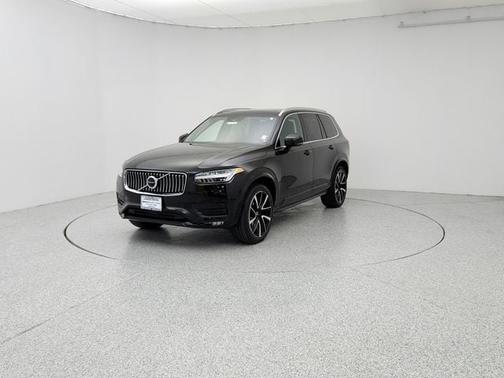 2022 Volvo XC90 T6 Momentum