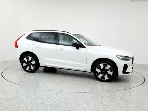 2025 Volvo XC60 Plug-In Hybrid T8 Plus