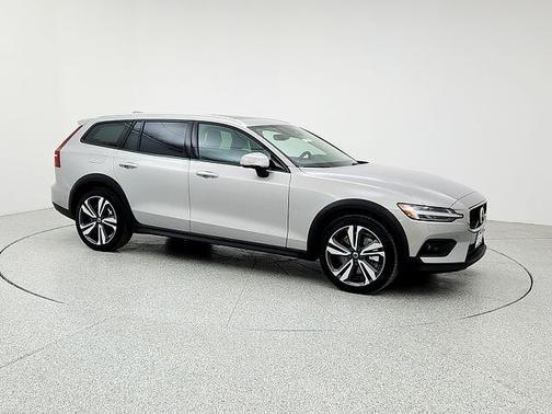 2025 Volvo V60 Cross Country Plus