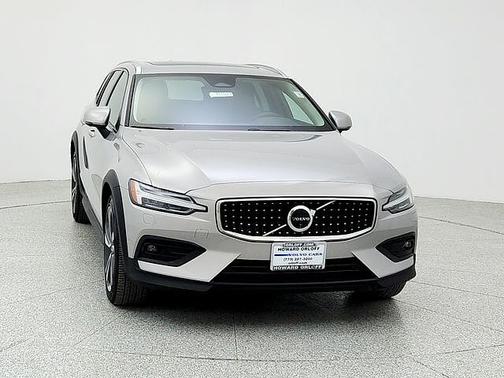 2025 Volvo V60 Cross Country Plus
