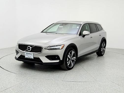 2025 Volvo V60 Cross Country Plus