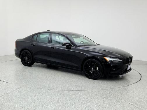 2024 Volvo S60 B5 Plus Black Edition