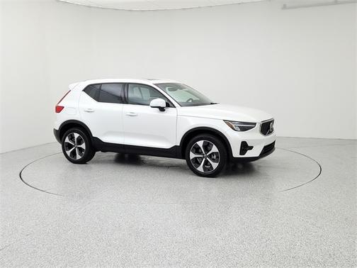 2025 Volvo XC40 B5 Plus Bright Theme