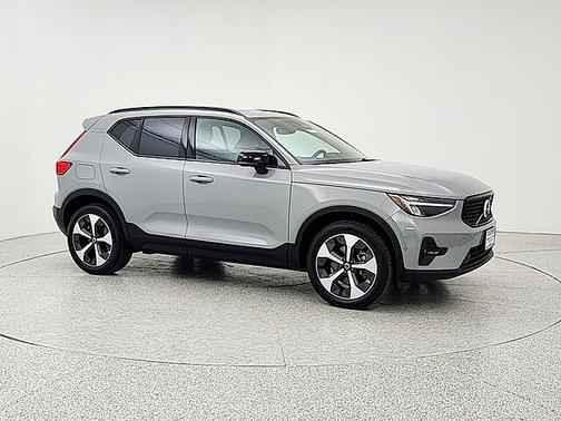 Vapour Grey 2024 Volvo XC40 Plus