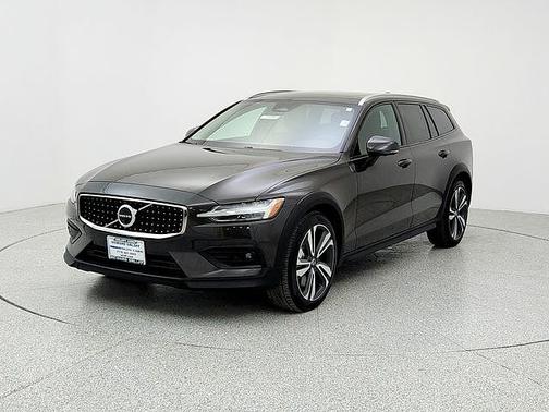 2025 Volvo V60 Cross Country Plus