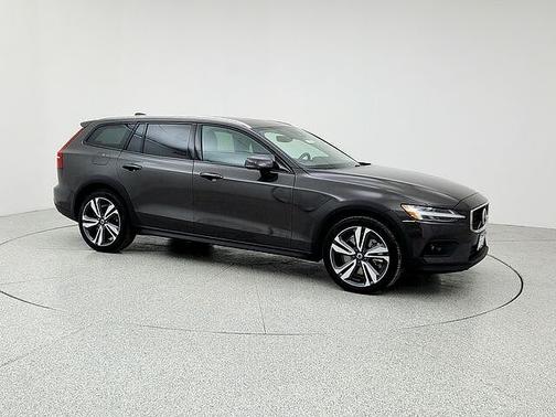 2025 Volvo V60 Cross Country Plus