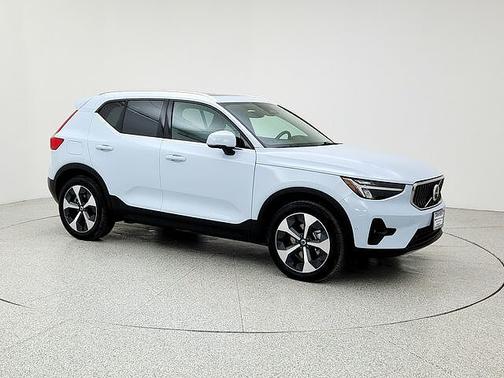 2025 Volvo XC40 Plus