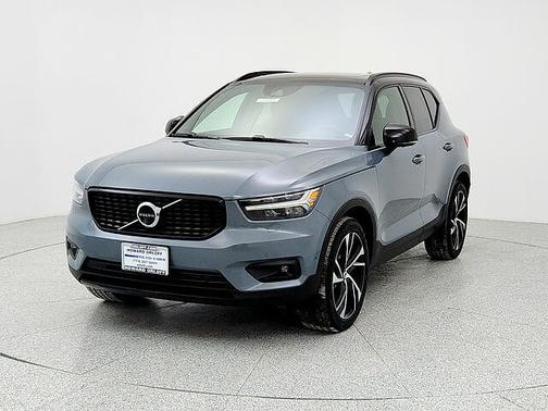 2022 Volvo XC40 R-Design