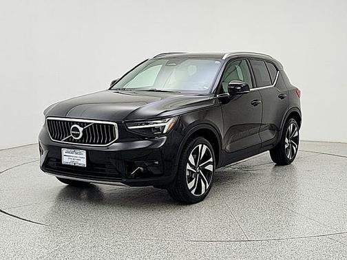 Onyx Black 2025 Volvo XC40 Plus